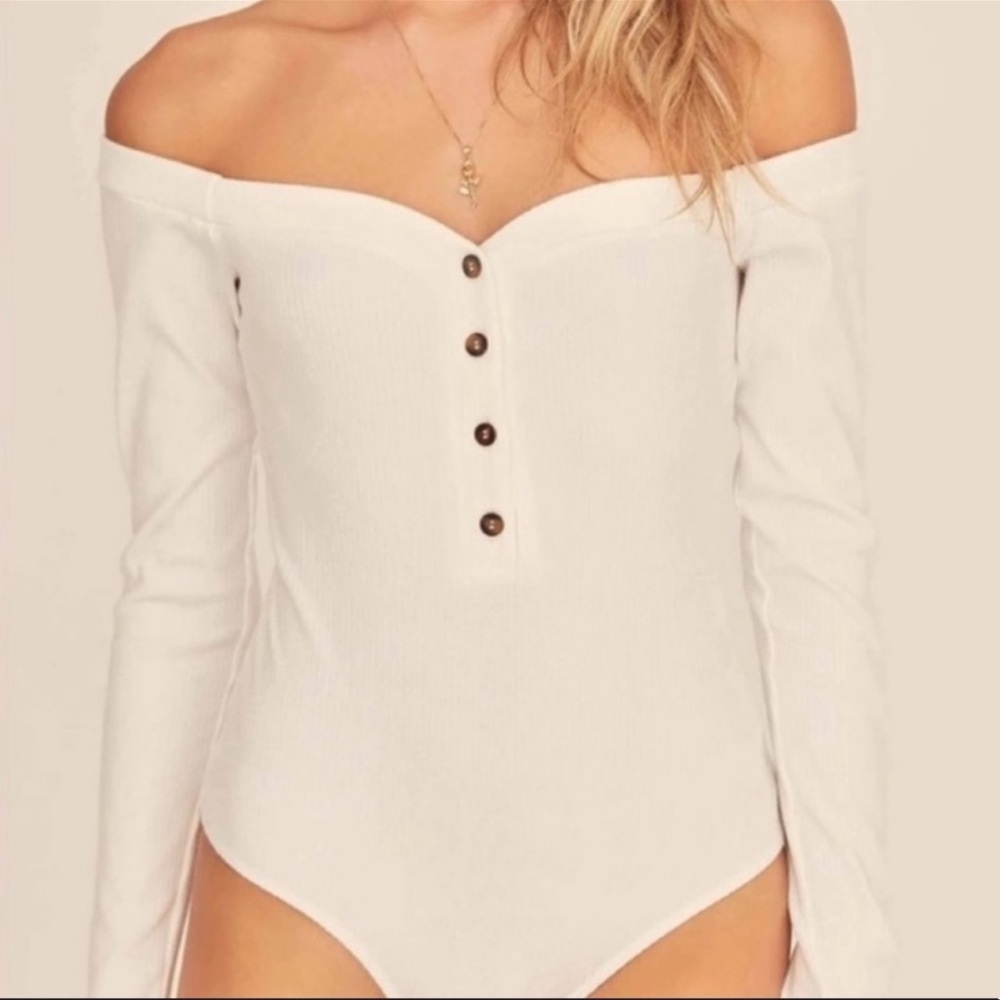 ASTR amazing off the shoulder bodysuit, sz M